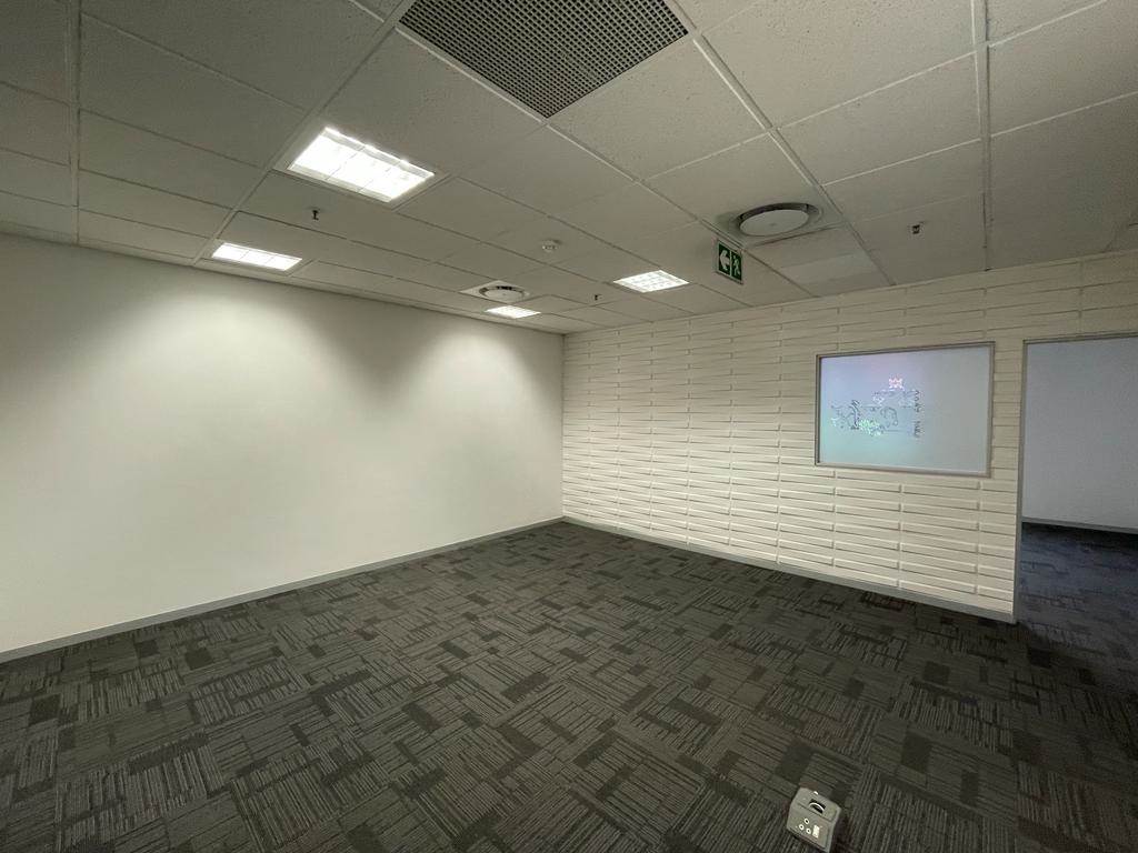 215  m² Commercial space in Melrose Arch photo number 2
