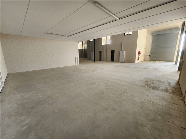 302  m² Industrial space