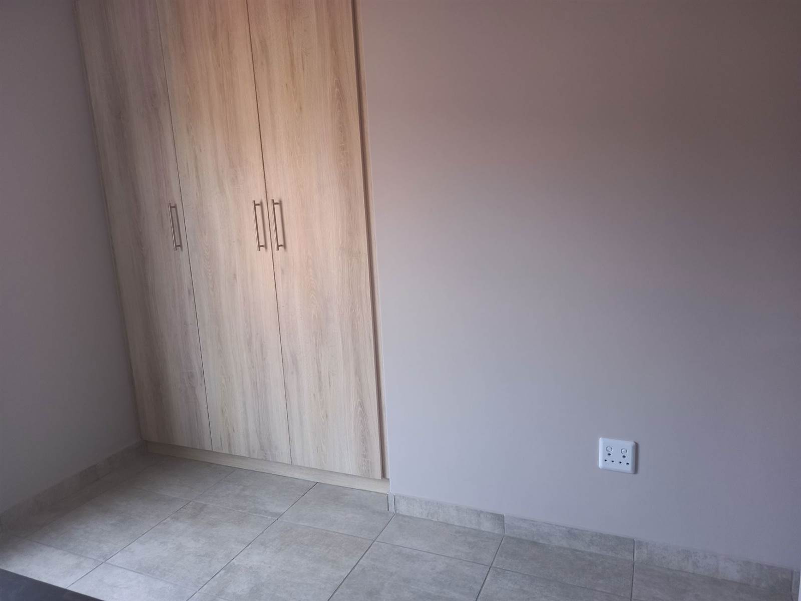3 Bed Apartment in Witbank Central photo number 3