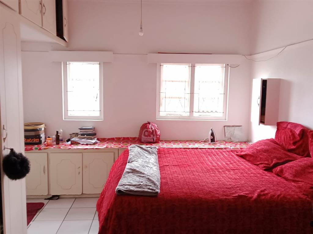 1 Bed Apartment in Quigney photo number 5