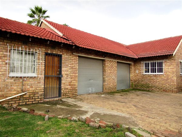 5 Bed House in Modder East