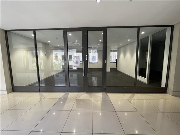 1 356  m² Commercial space