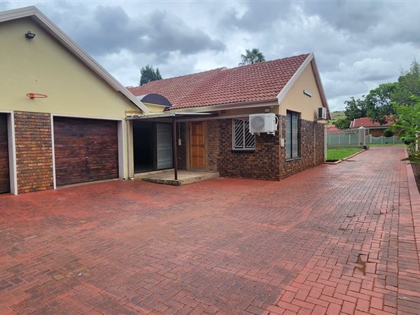 4 Bedroom House 4 Bedroom House