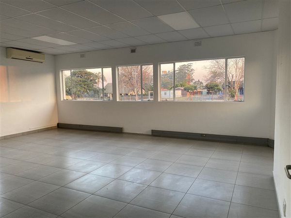 130  m² Commercial space