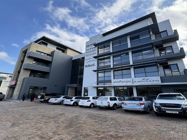 631 m² Commercial space 631 m² Commercial space