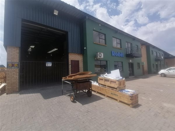 604  m² Industrial space in Factoria
