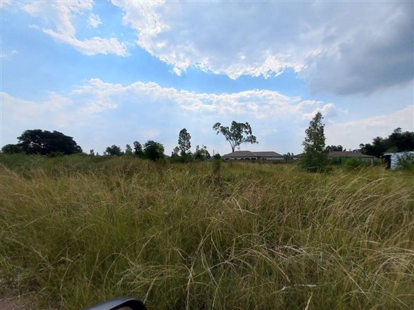 2 558 m² Land