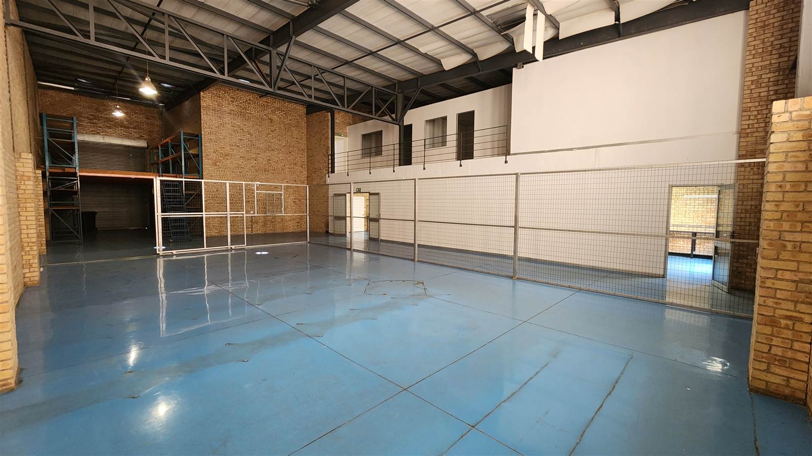 574  m² Industrial space in North Riding photo number 1