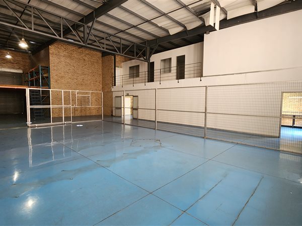 574  m² Industrial space