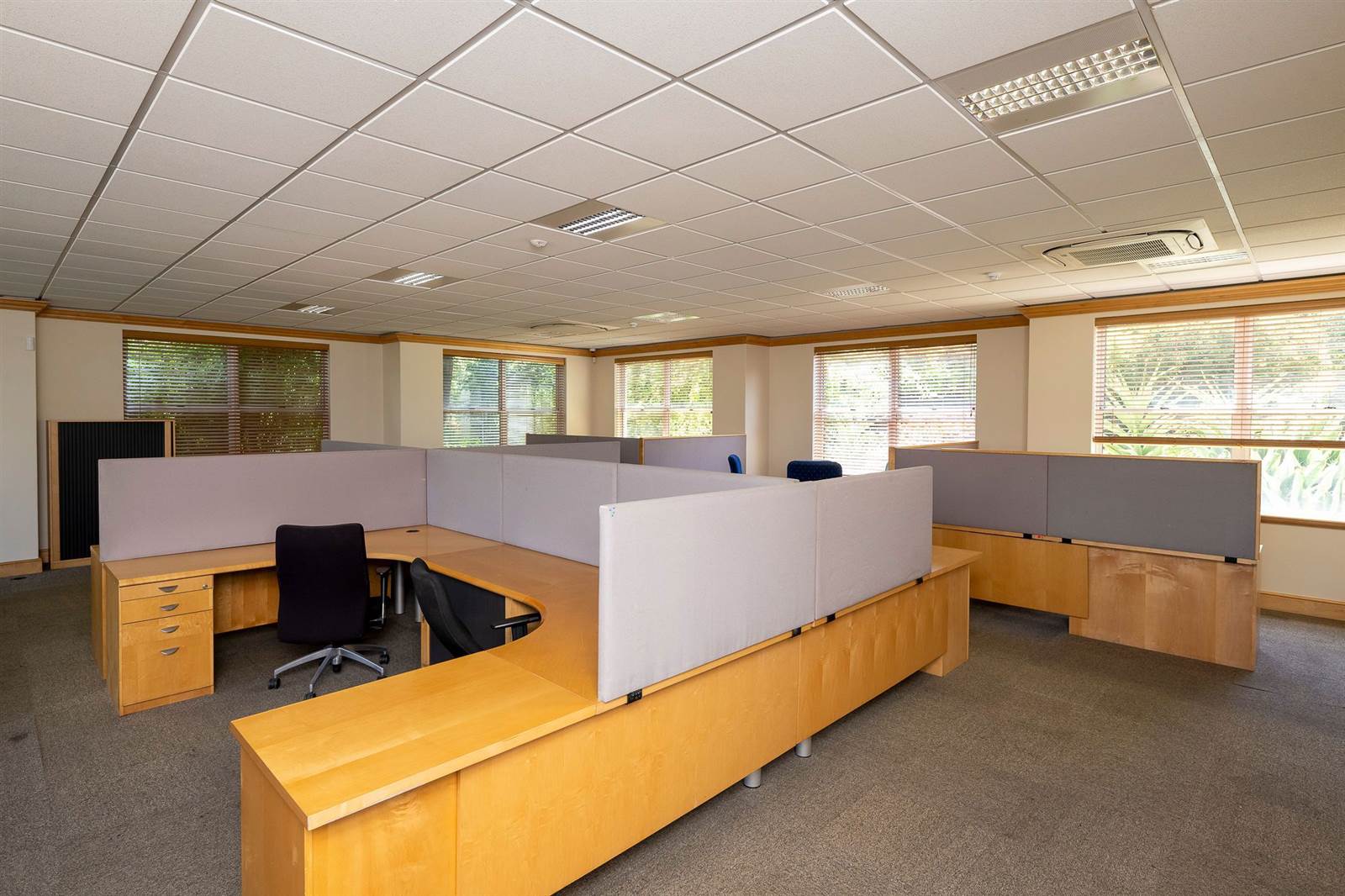 650  m² Office Space in Durbanville Central photo number 3