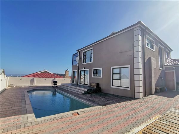 5 Bedroom House 5 Bedroom House