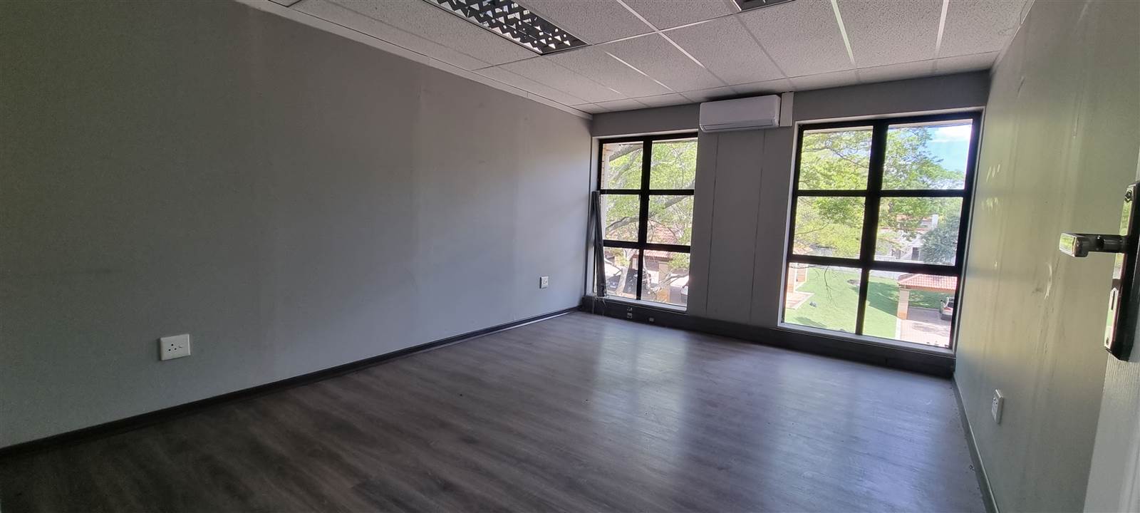 587  m² Commercial space in Bryanston photo number 18