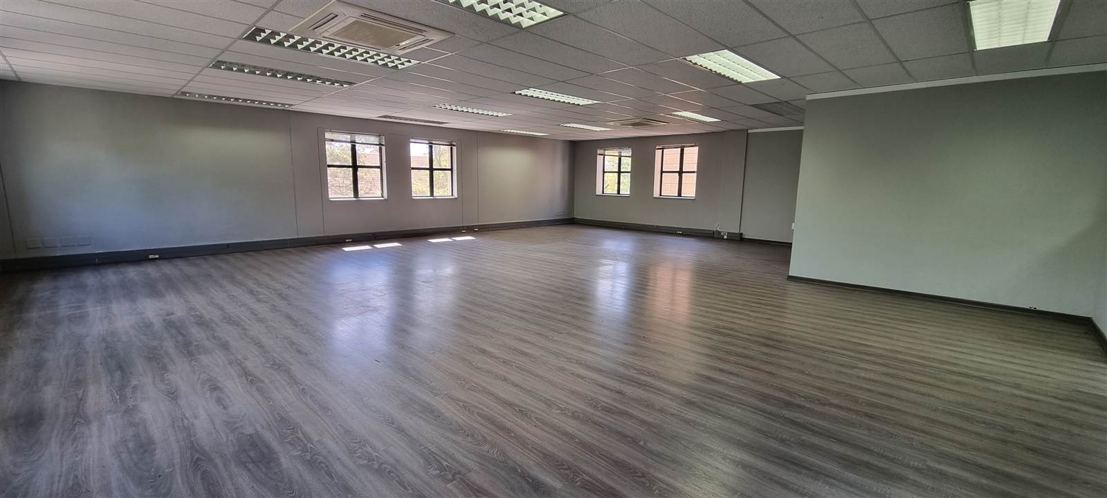 587  m² Commercial space in Bryanston photo number 25