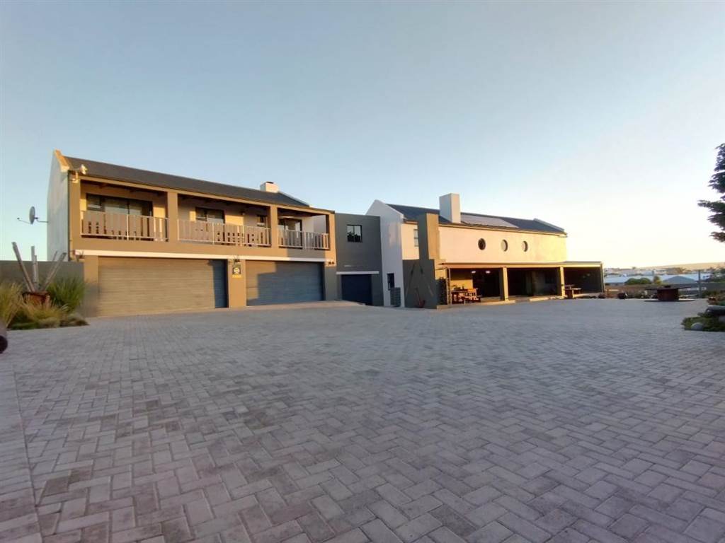 6 Bed House in Myburgh Park photo number 1