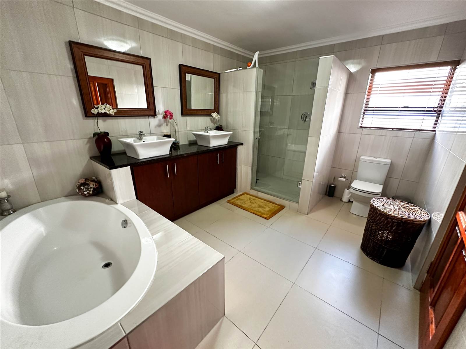 4 Bed House in Bloubergstrand photo number 17