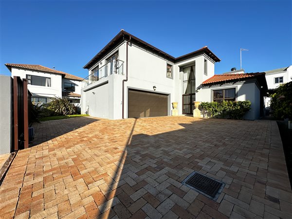 4 Bed House in Bloubergstrand