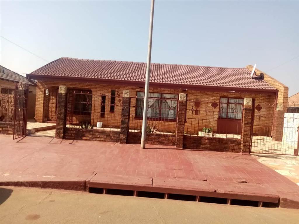 2 Bed House in Dobsonville photo number 21