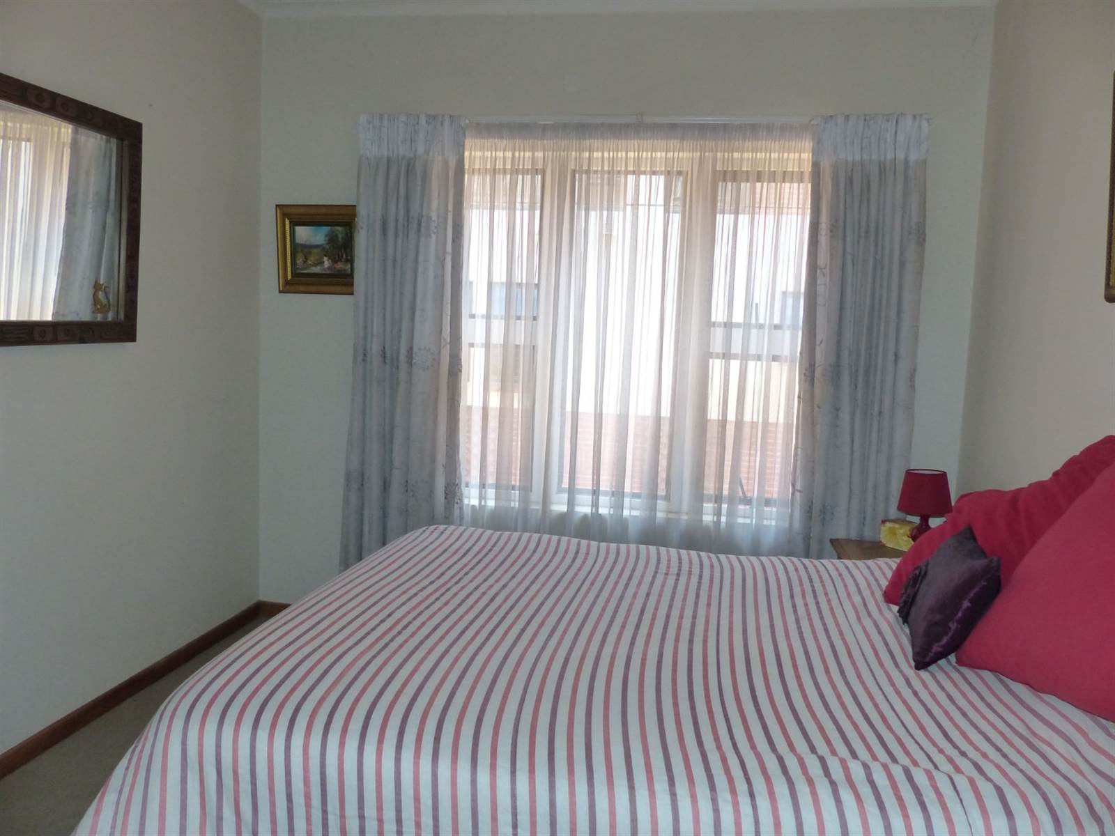 1 Bed Apartment in Douglasdale photo number 10