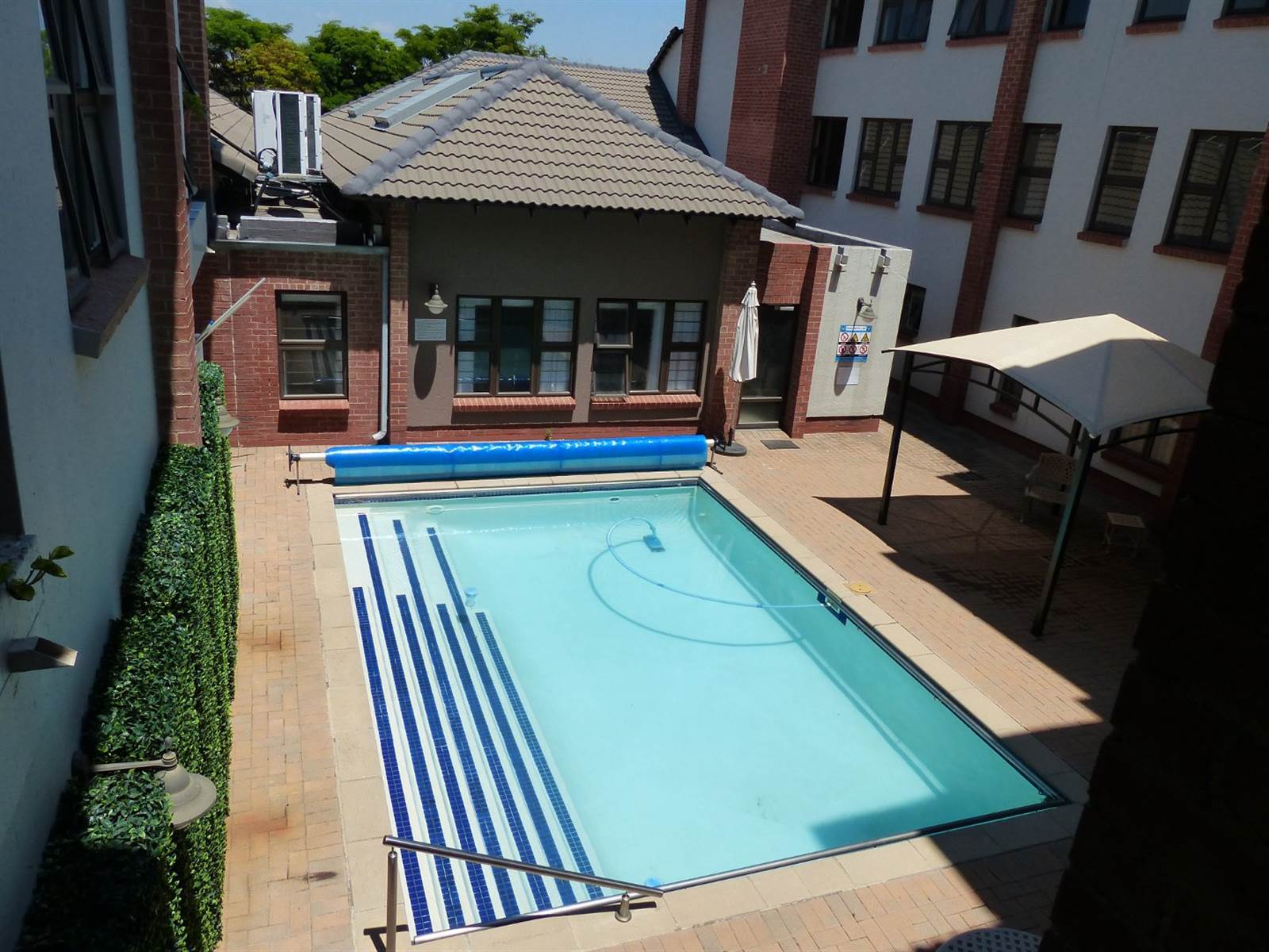 1 Bed Apartment in Douglasdale photo number 16