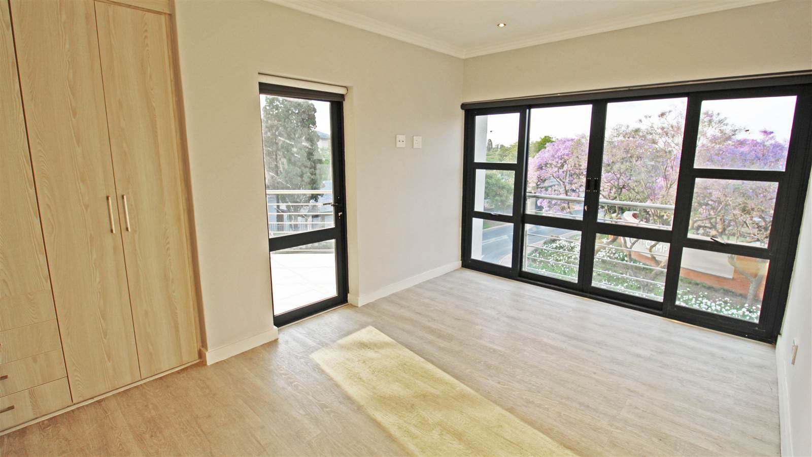 2 Bed Apartment in Bryanston East photo number 8