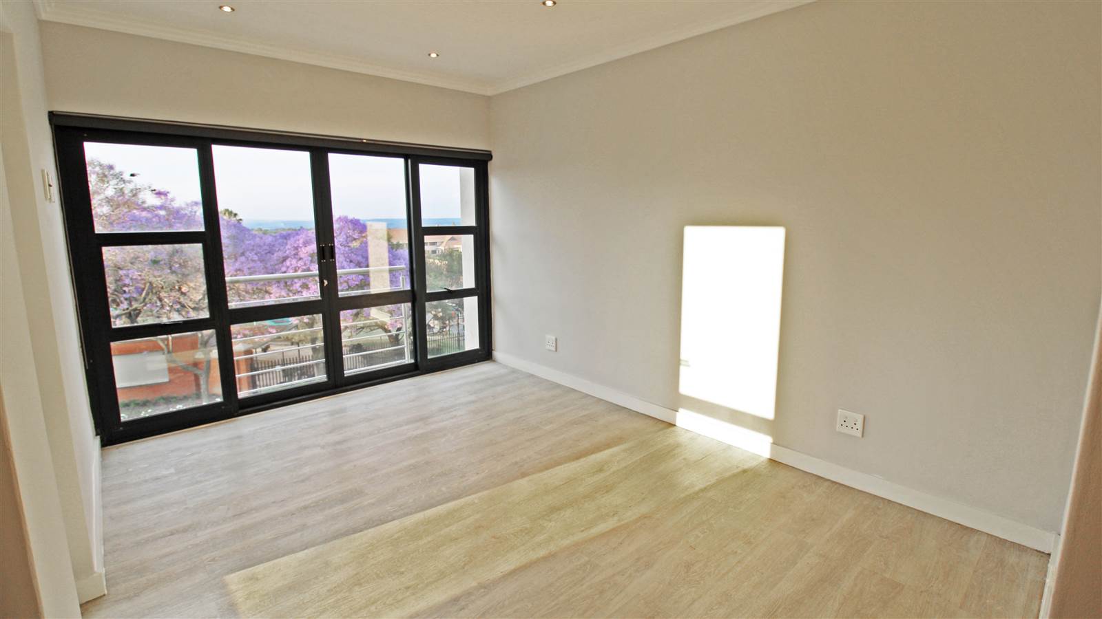 2 Bed Apartment in Bryanston East photo number 7