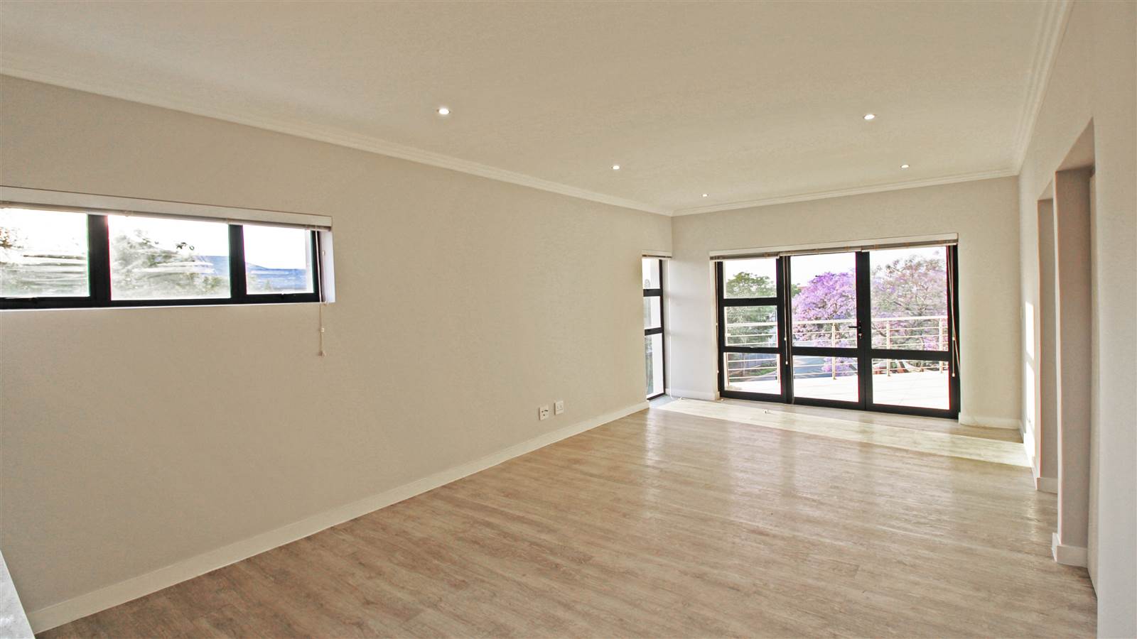 2 Bed Apartment in Bryanston East photo number 5