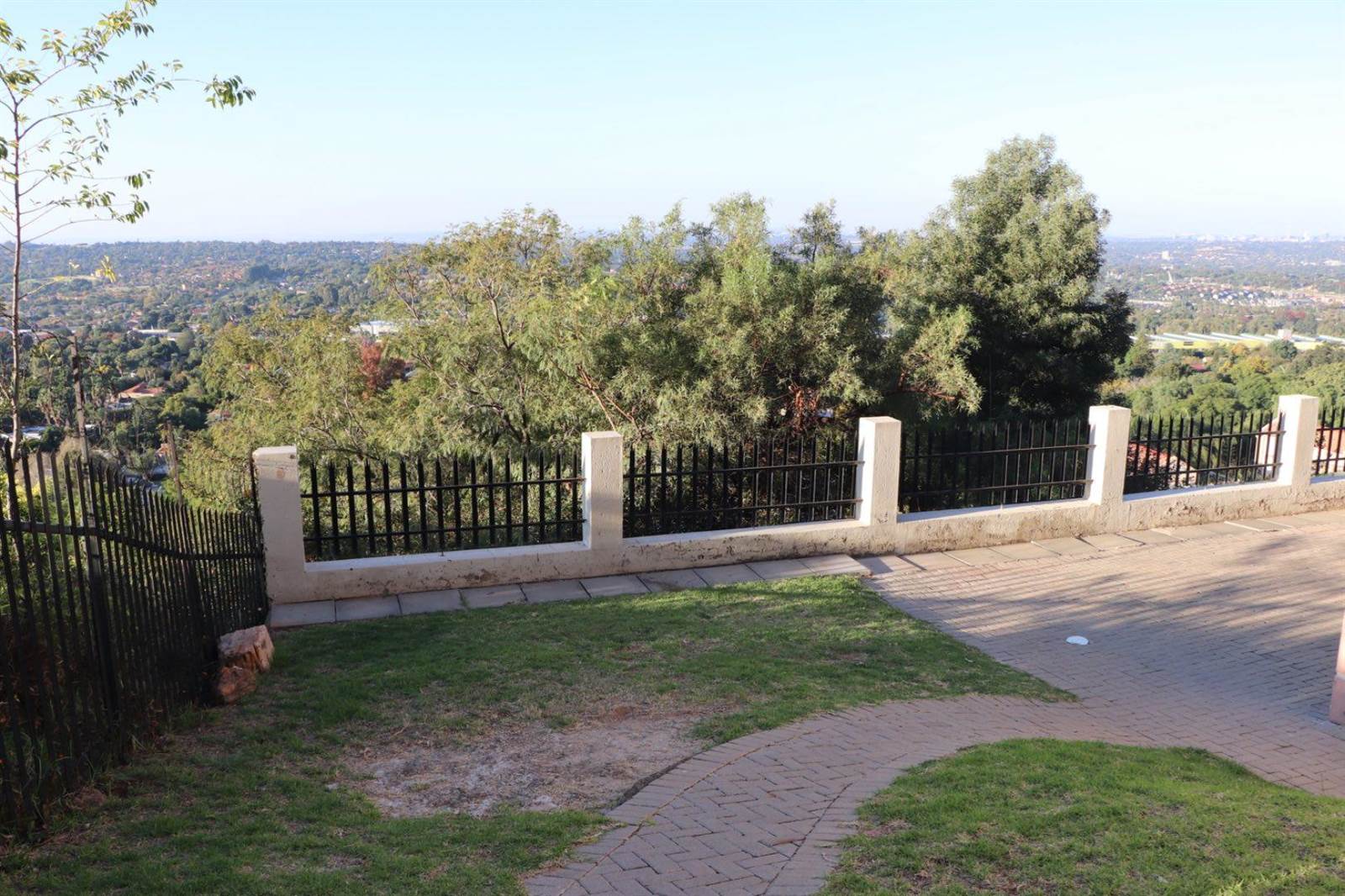 2 Bed Townhouse in Constantia Kloof photo number 16