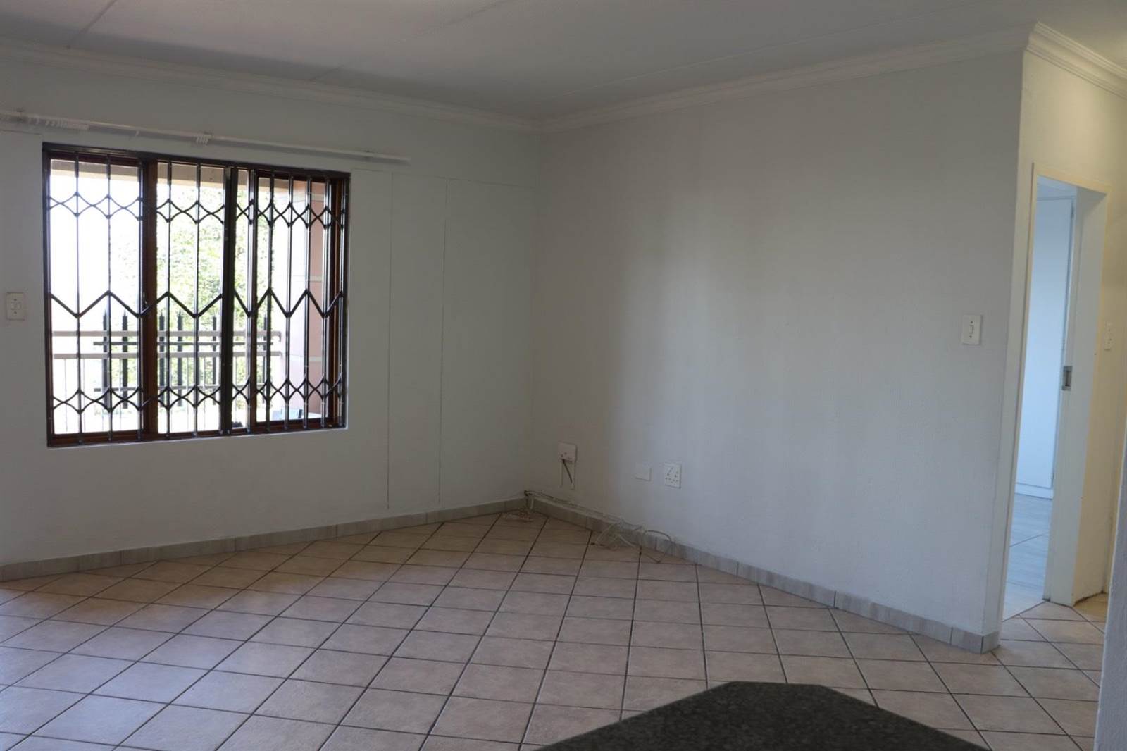 2 Bed Townhouse in Constantia Kloof photo number 7