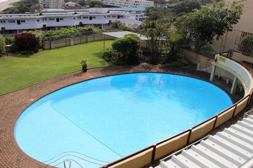 2 Bed Apartment in Uvongo photo number 3