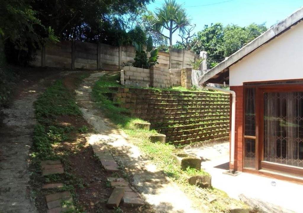 3.5 Bed House in Amanzimtoti photo number 5