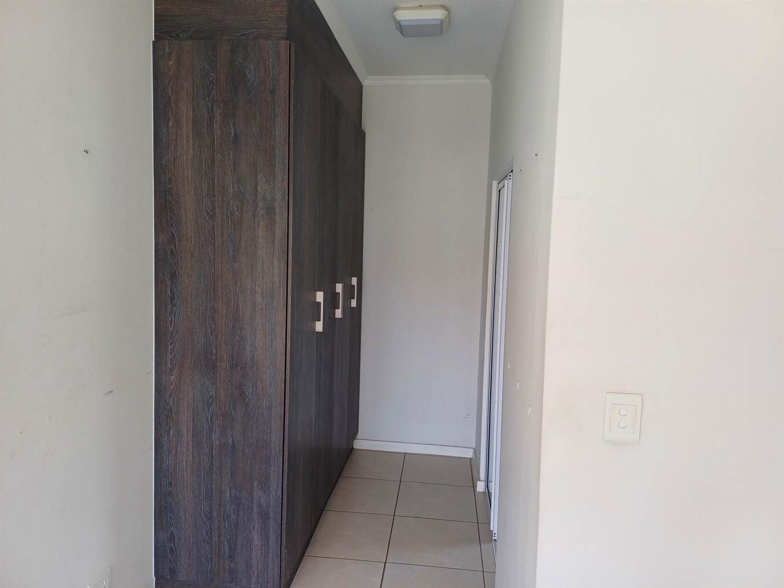 1 Bed Apartment in Modderfontein photo number 11