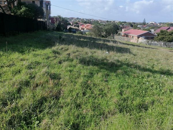 800 m² Land