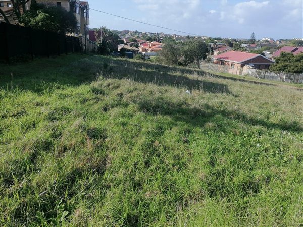 800 m² Land available in Aston Bay