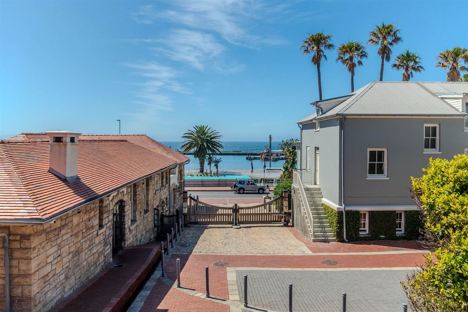2 Bed Apartment in Kalk Bay photo number 4