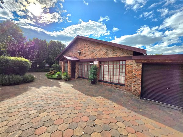 5 Bedroom House 5 Bedroom House