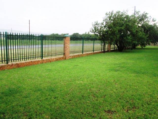 1200  m² Commercial space in Hartbeespoort Dam photo number 9