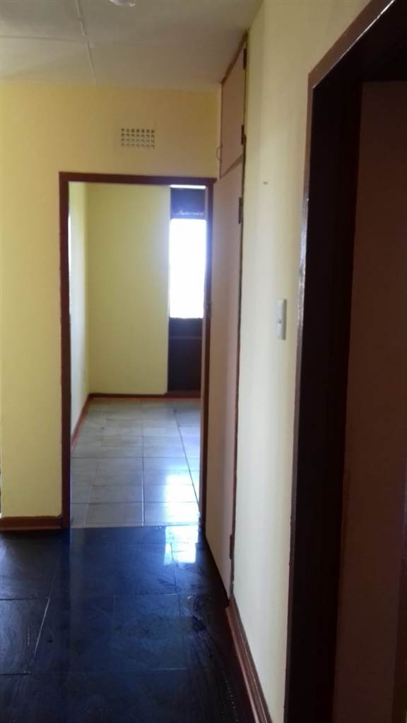 1 Bed Apartment in Sophiatown photo number 4
