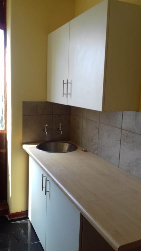 1 Bed Apartment in Sophiatown photo number 1