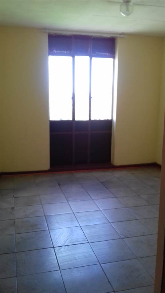 1 Bed Apartment in Sophiatown photo number 3