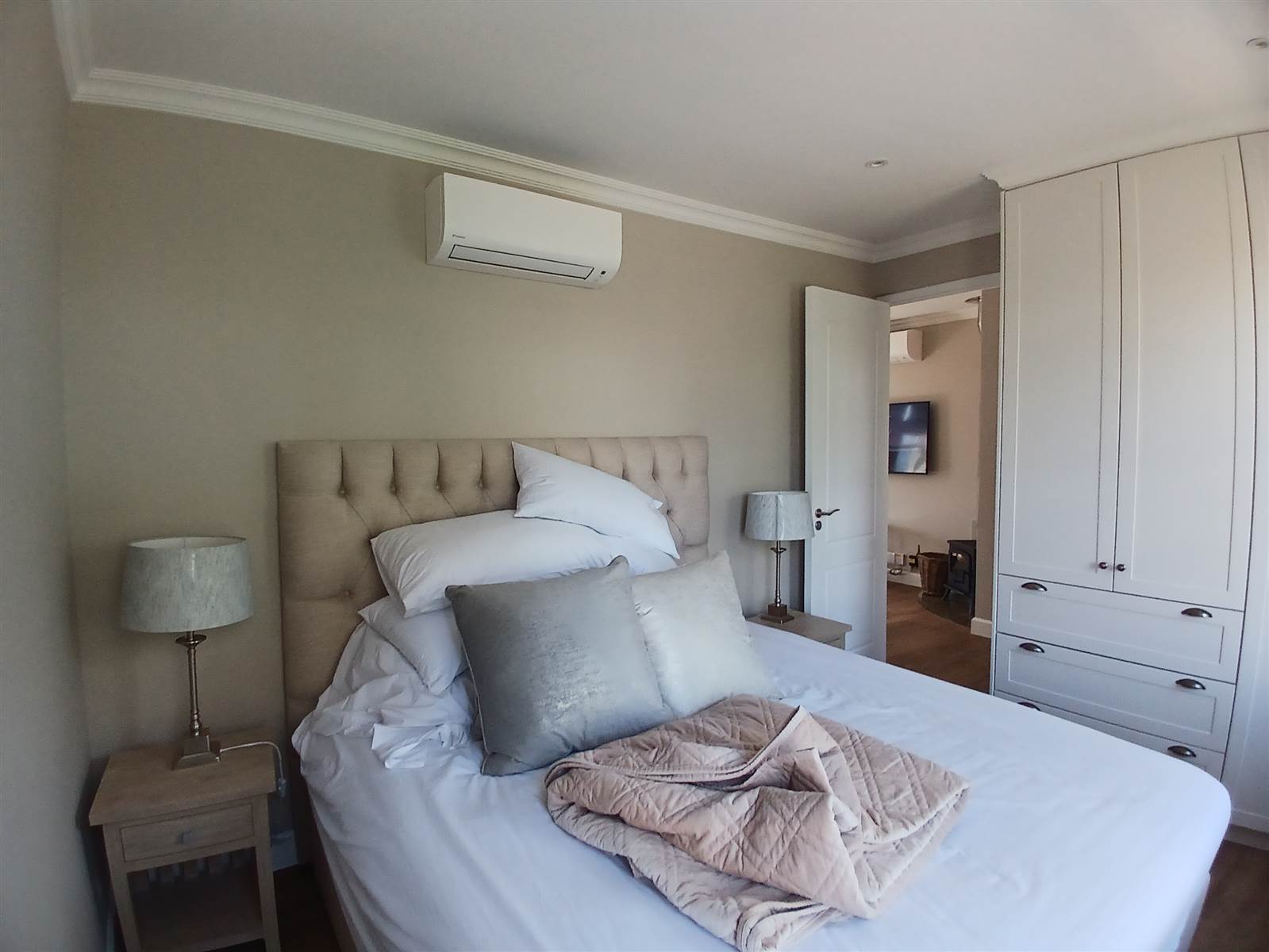 1 Bed Apartment in Franschhoek photo number 8