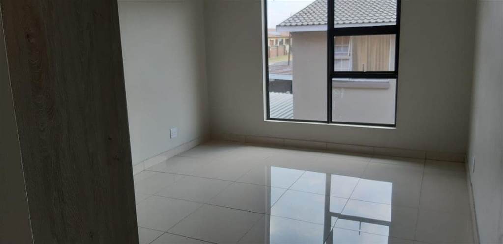 3 Bed Townhouse in Secunda photo number 16