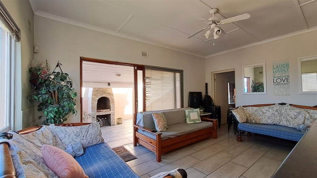 2 Bed Apartment in Shelly Beach photo number 2