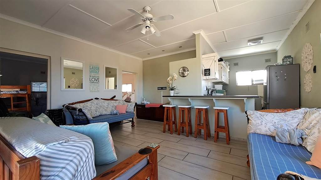 2 Bed Apartment in Shelly Beach photo number 1