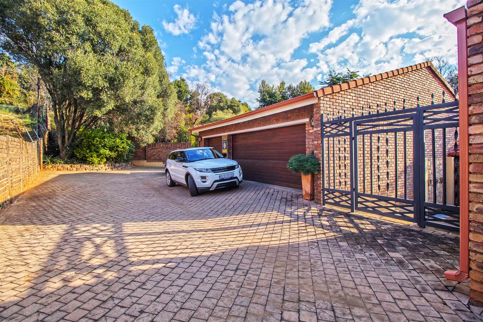 4 Bed House in Waterkloof Heights photo number 10