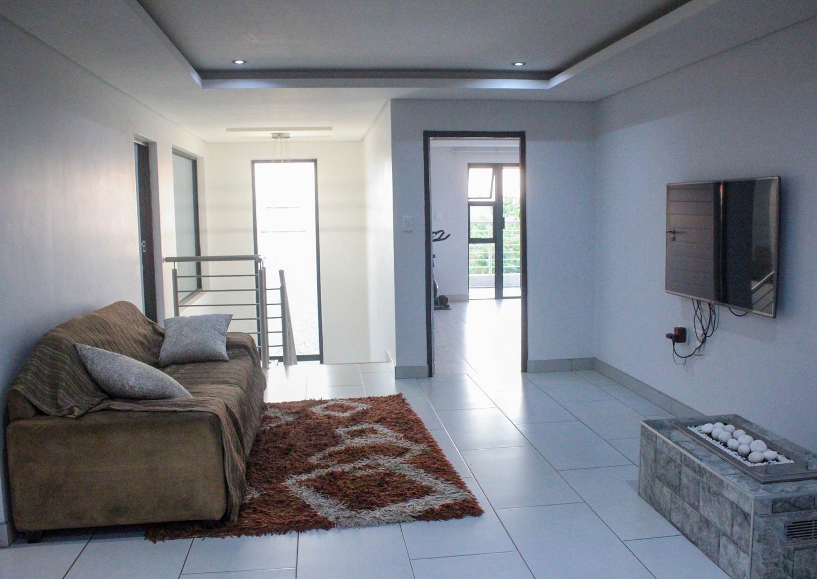 6 Bed House in Rietvlei Heights Country Estate photo number 30