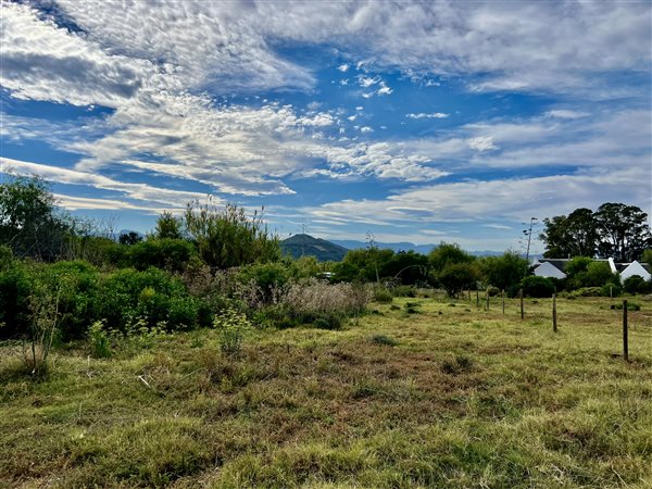 1 682 m² Land