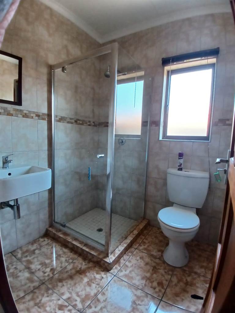 2 Bed House in Secunda photo number 4