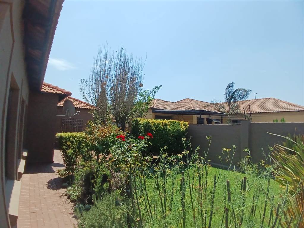 2 Bed House in Secunda photo number 22