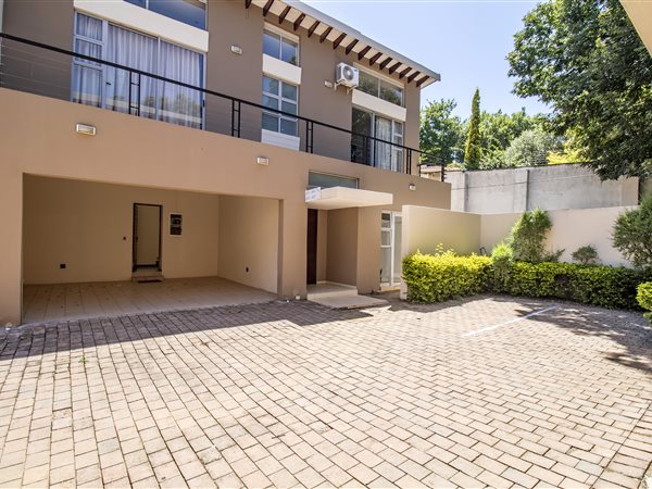 4 Bed Townhouse in Hyde Park