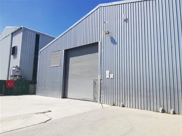 1 600  m² Industrial space